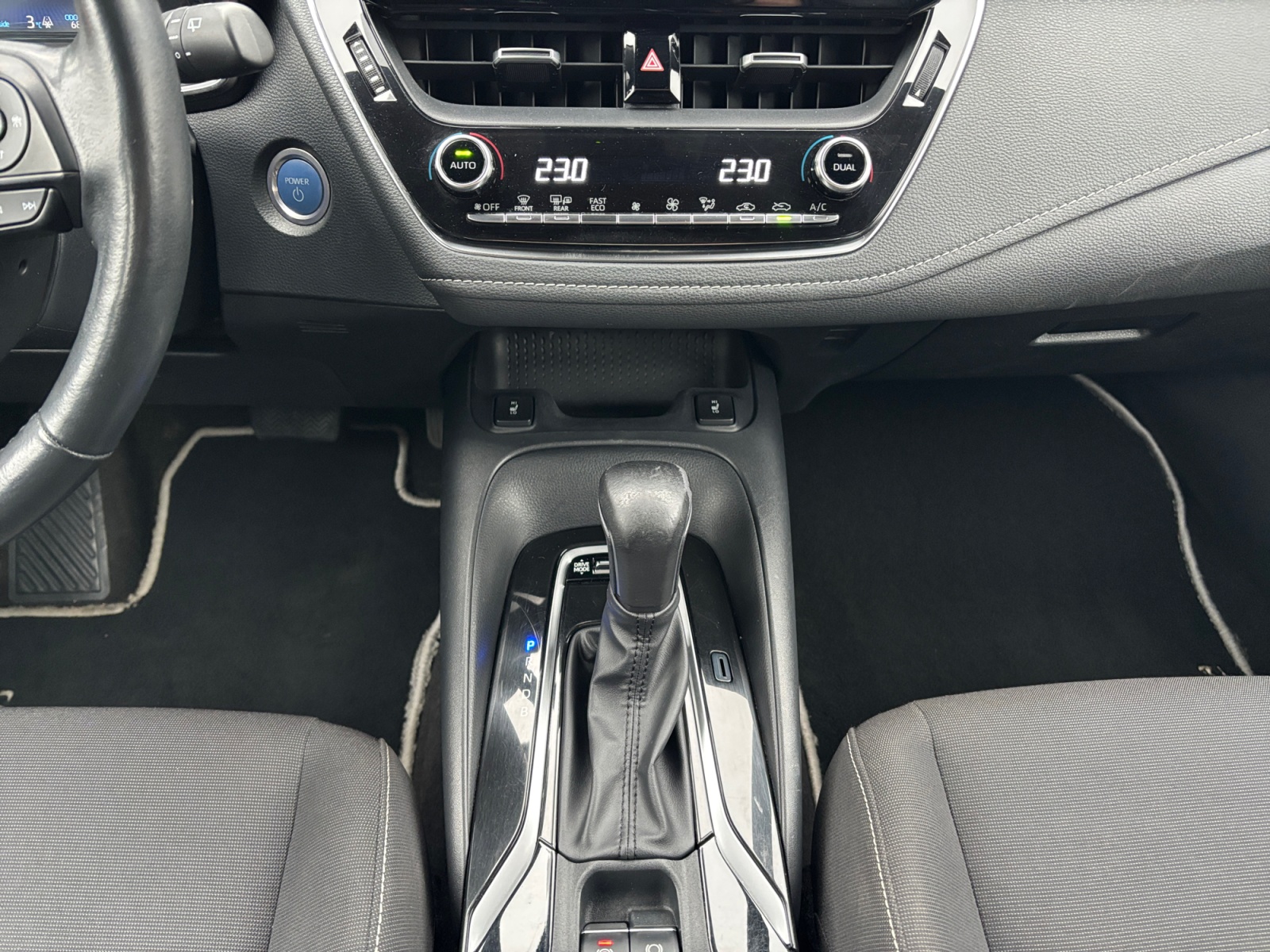 SB1K93BE90E340067_10_center-console-down