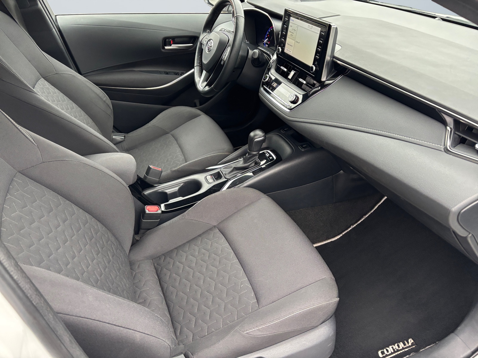 SB1K93BE90E340067_14_enter-codriver-driver