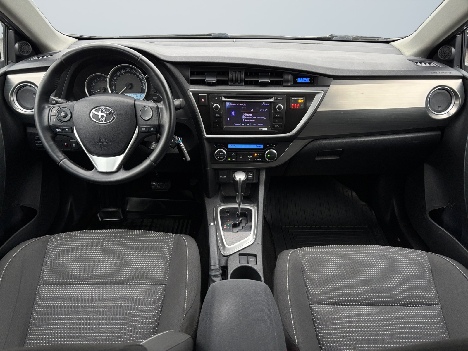 SB1ME3JE70E010045_09_front-panel-passenger