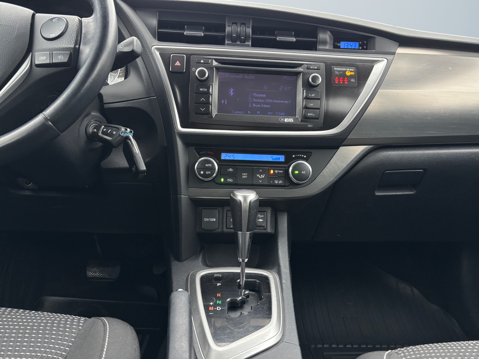 SB1ME3JE70E010045_10_center-console-down