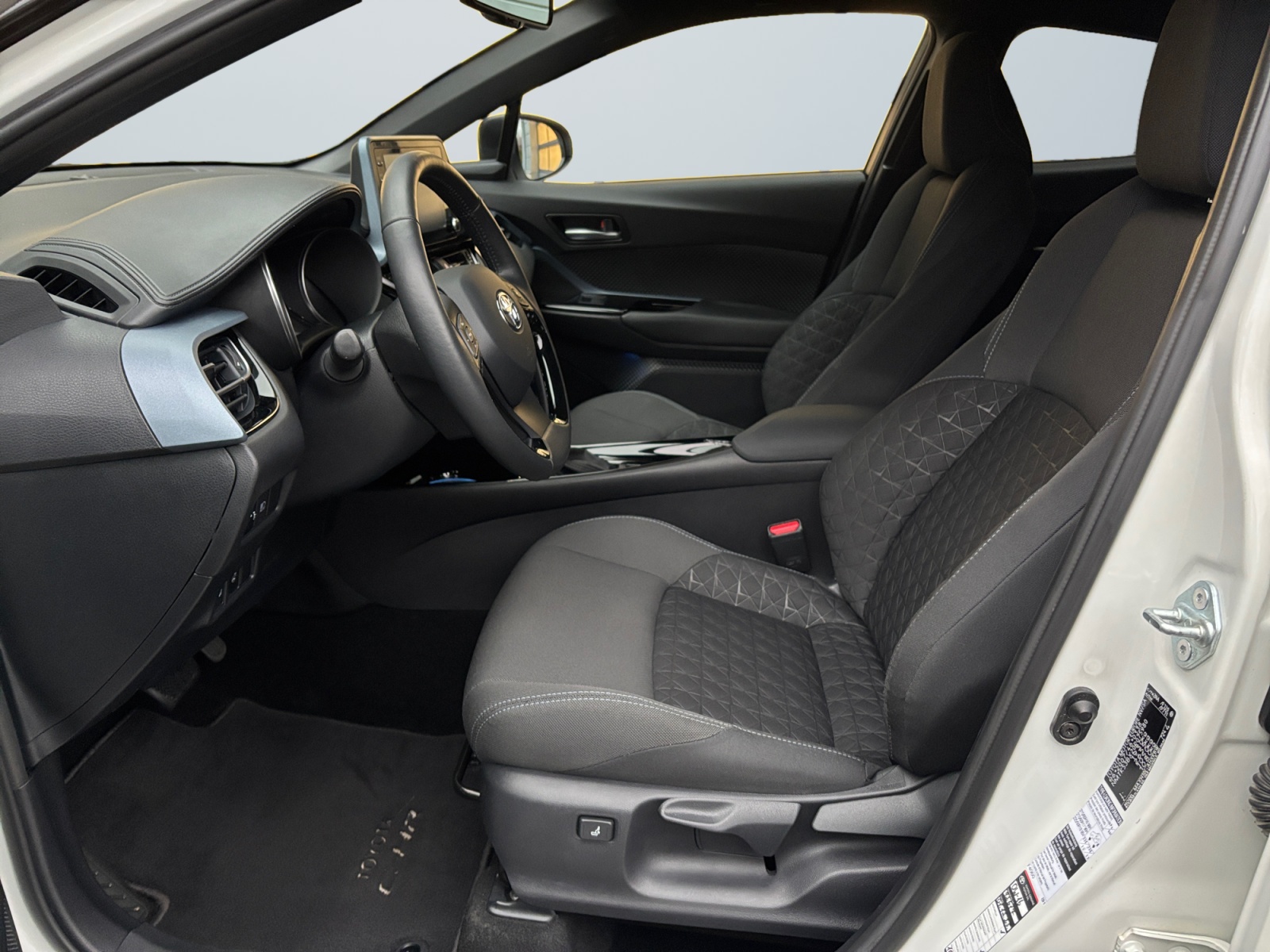 VJFNKCKKVNMCVNMVC_08_enter-driver-codriver