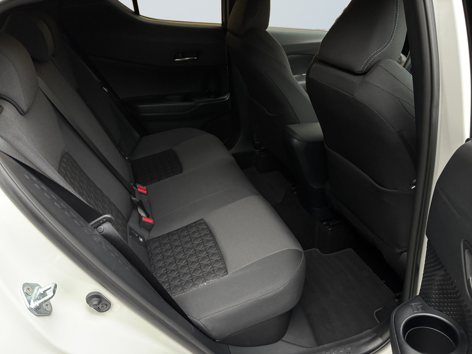 VJFNKCKKVNMCVNMVC_12_rear-row-driver