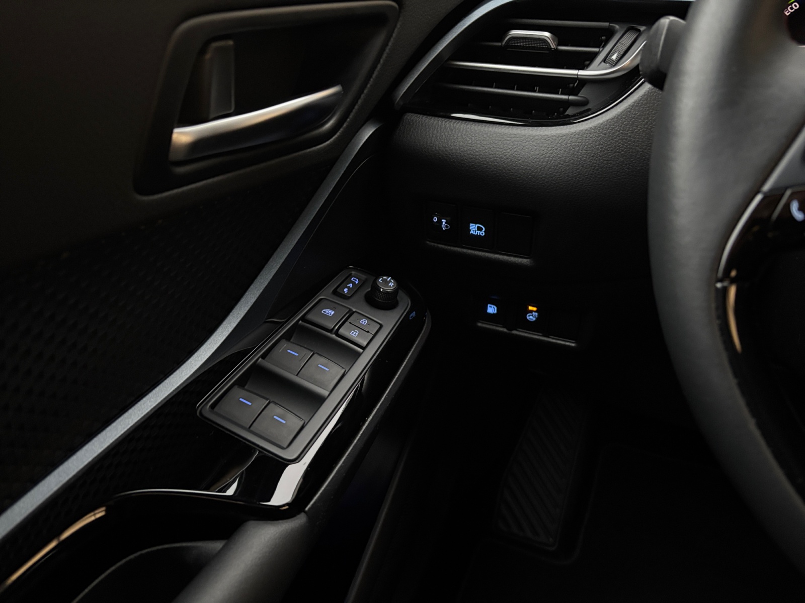 VJFNKCKKVNMCVNMVC_28_feature-13