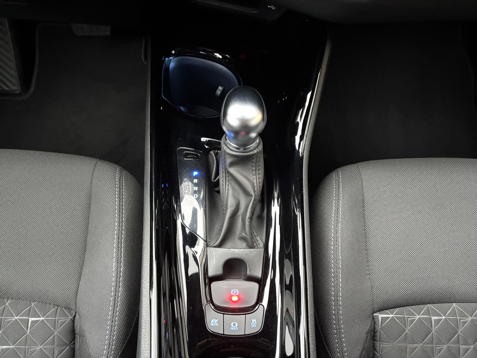 VJFNKCKKVNMCVNMVC_29_feature-14