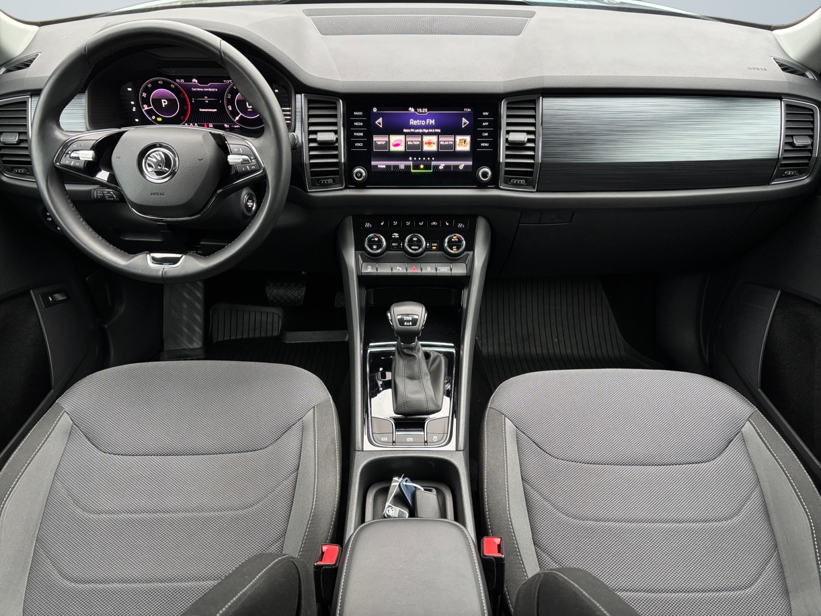 FD6FD6D00024KB0S5_09_front-panel-passenger