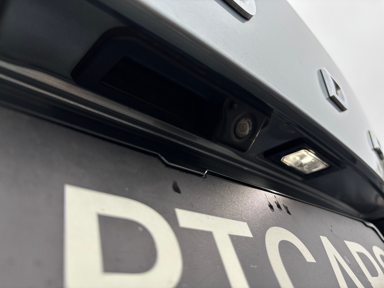 FD6FD6D00024KB0S5_23_feature-8