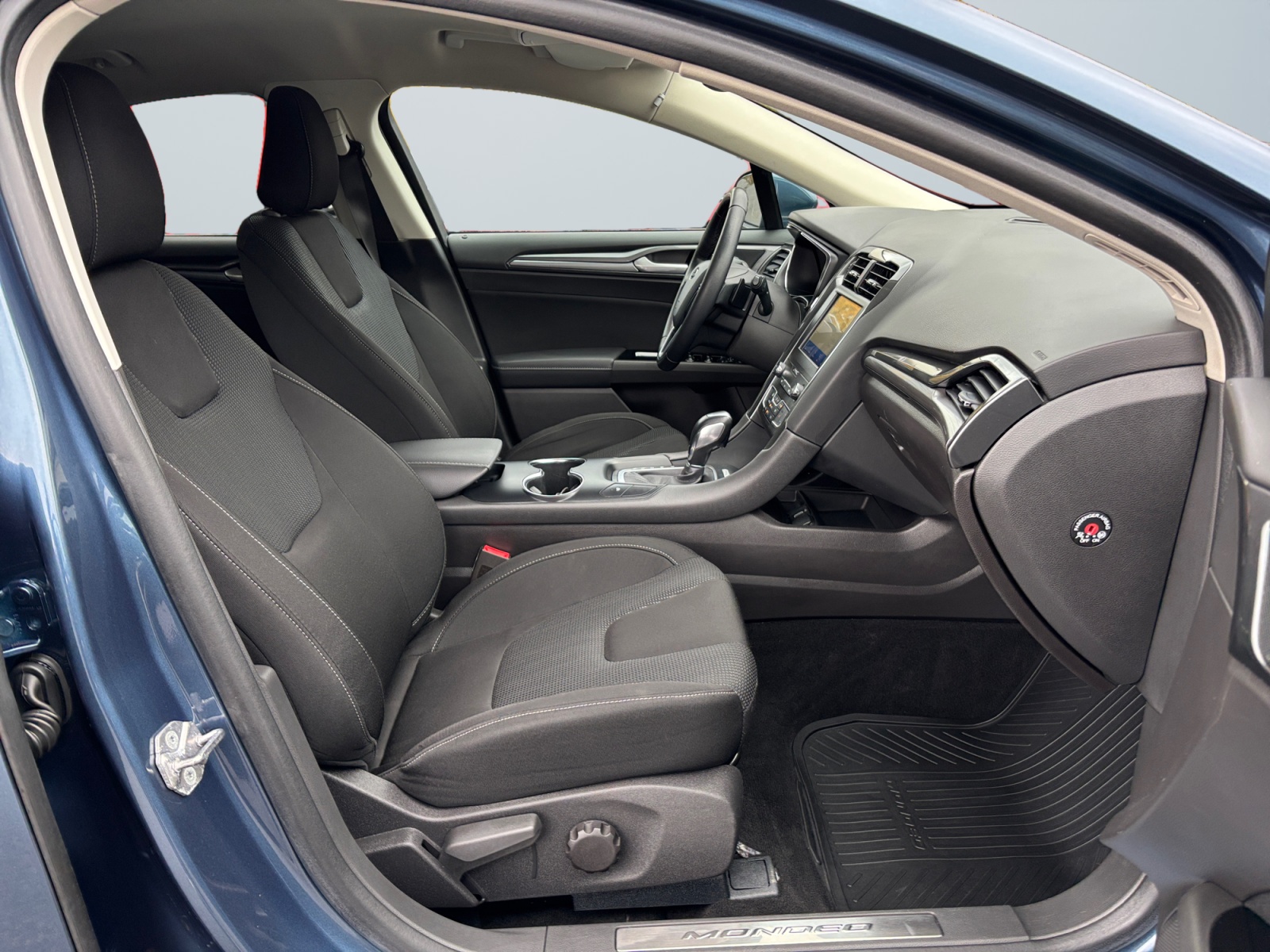 FRDNDE2019BLUEAT1_14_enter-codriver-driver