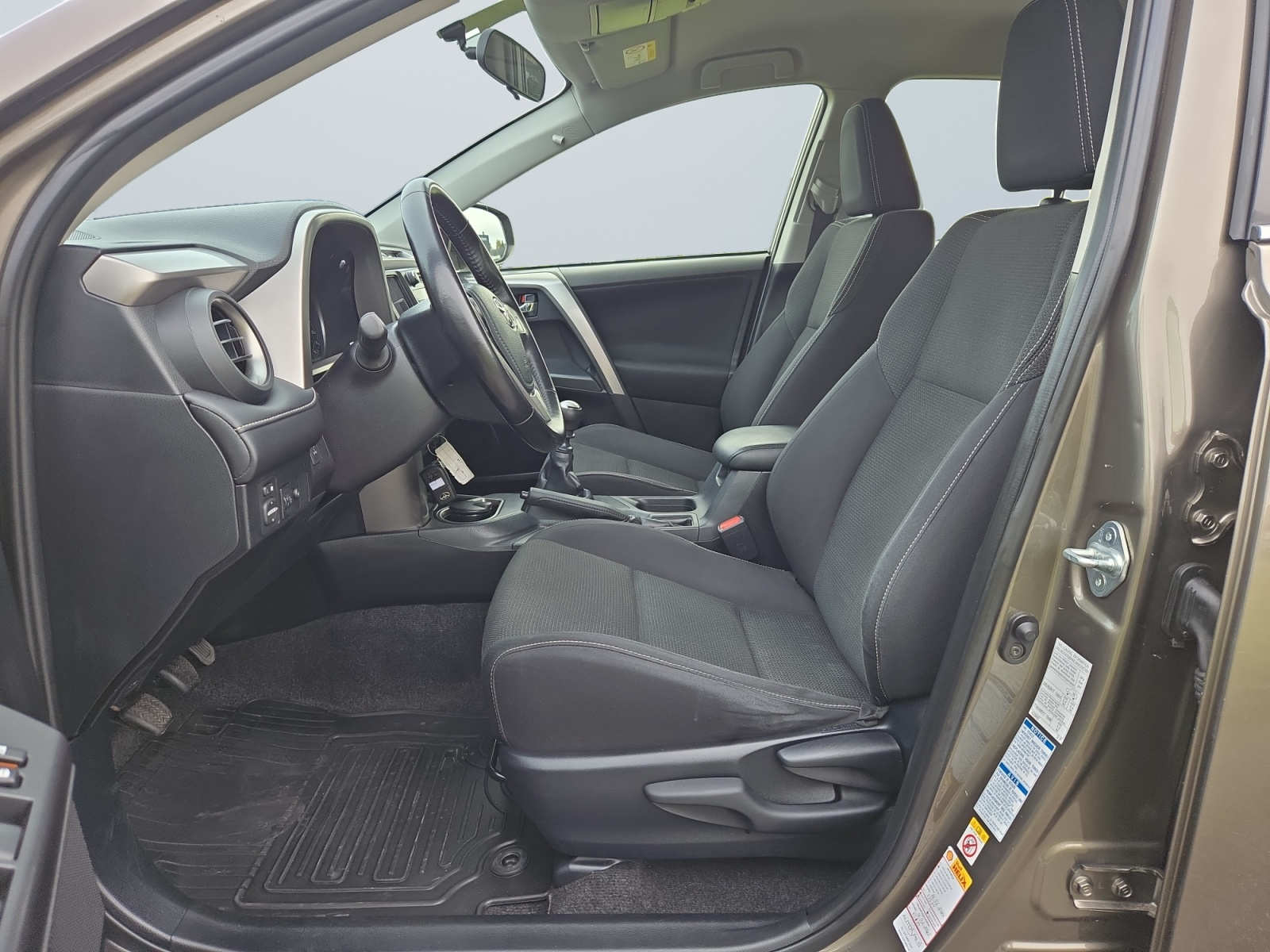 HAKDBDKDVBCCKLKBV_08_enter-driver-codriver