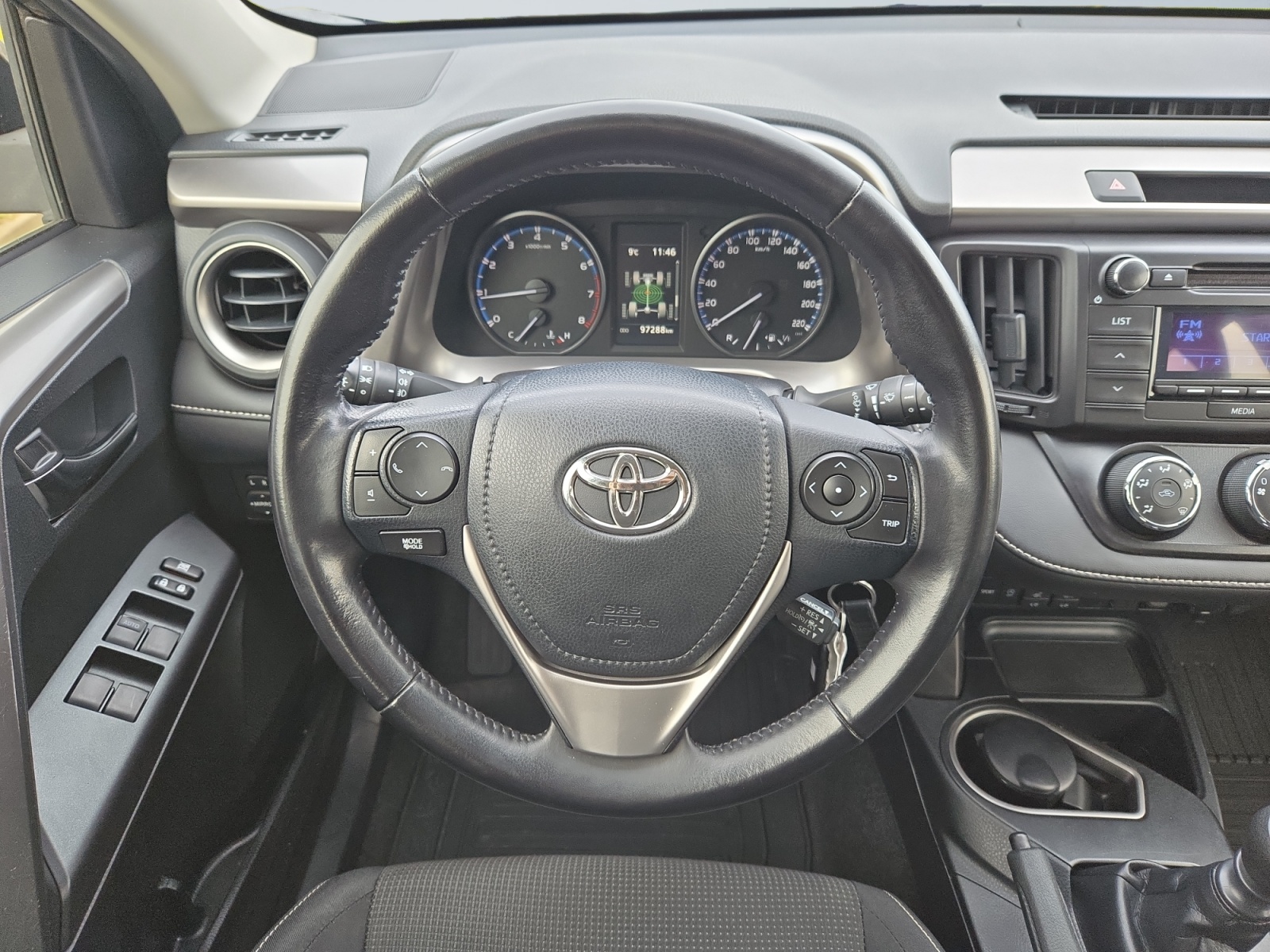 HAKDBDKDVBCCKLKBV_11_steering-wheel-driver