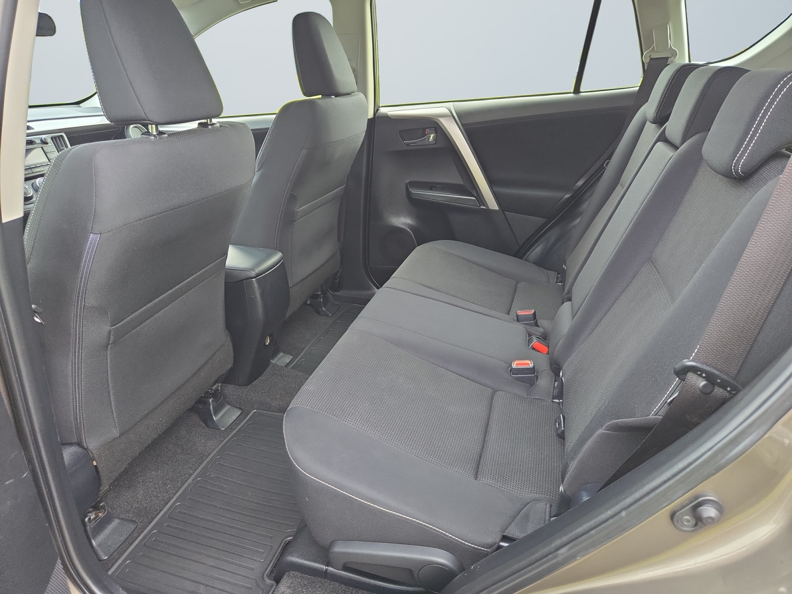 HAKDBDKDVBCCKLKBV_12_rear-row-driver