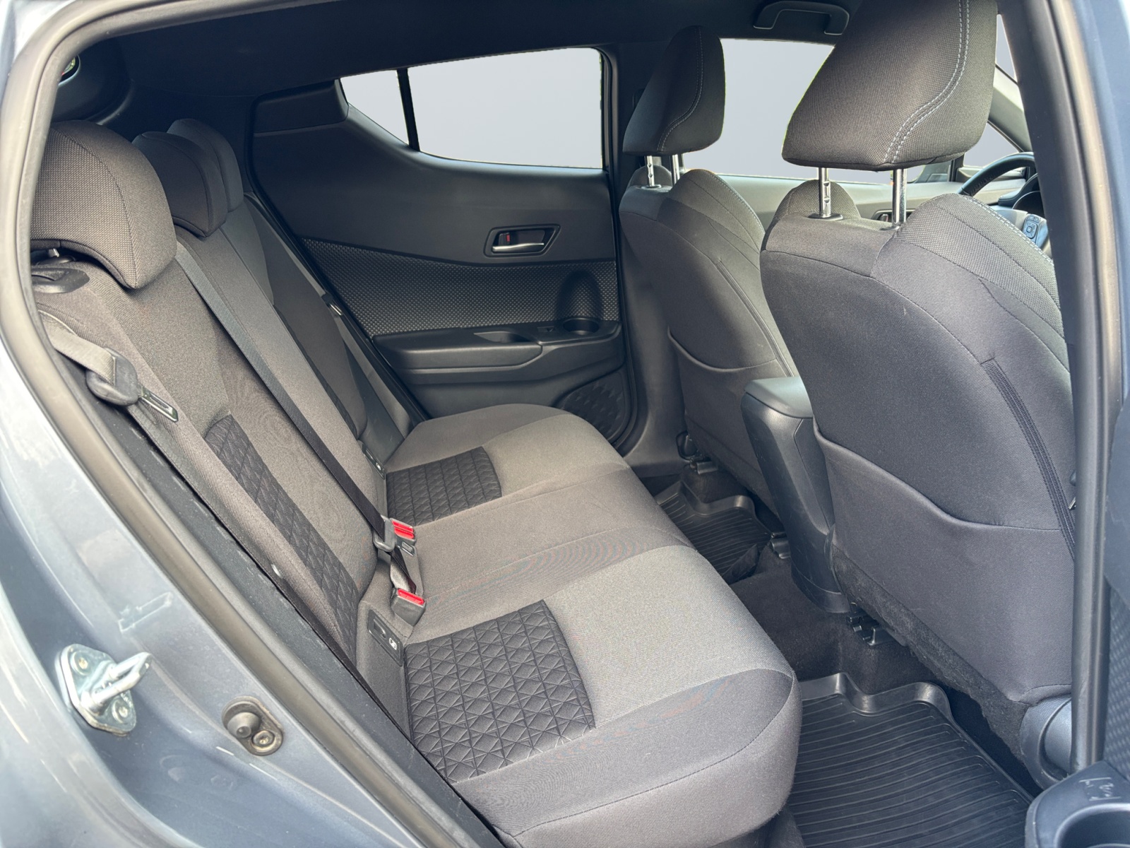 HALVDDKJVVHHVGGHN_12_rear-row-driver