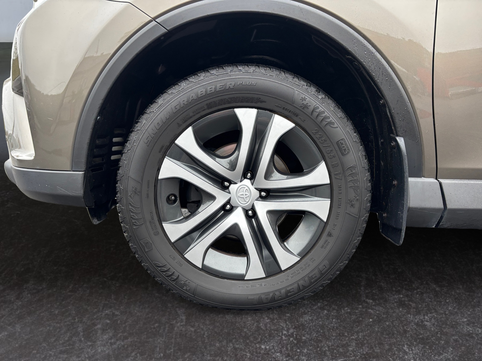 JTMBEREV20D109359_13_rim-front-left