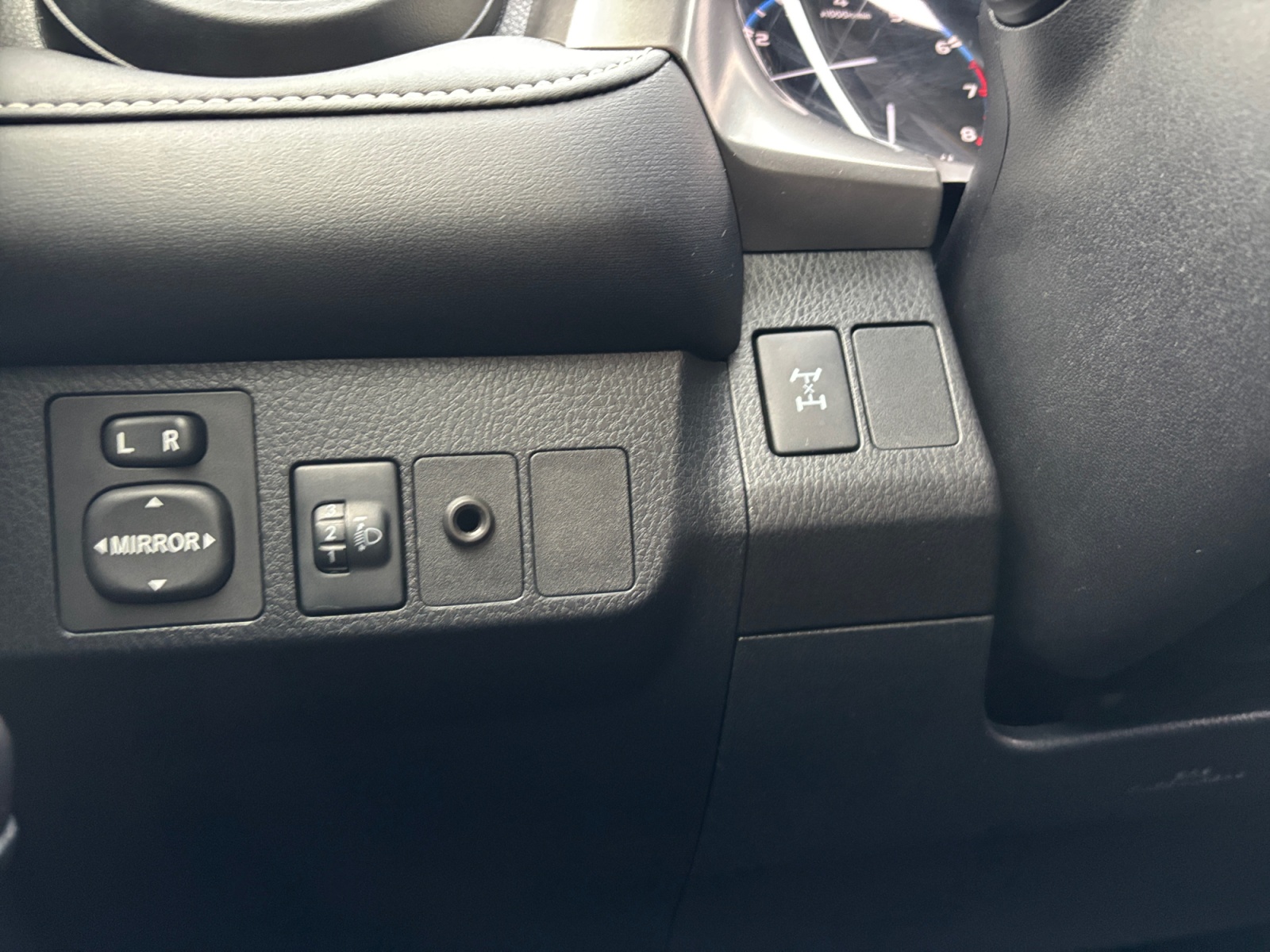 JTMBEREV20D109359_16_feature-1