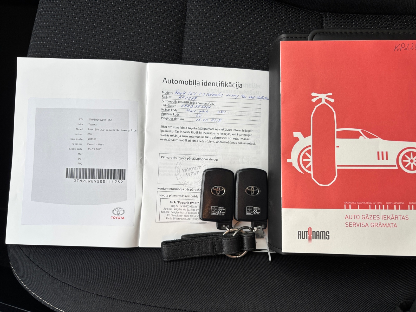 JTMREREVS0D1T1752_27_feature-12