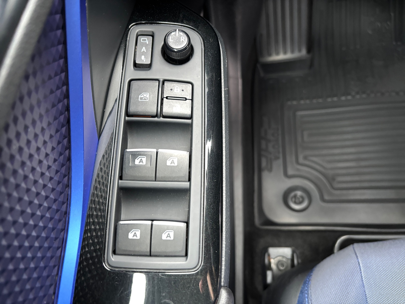 NMTKZ3BX90R007387_18_feature-3