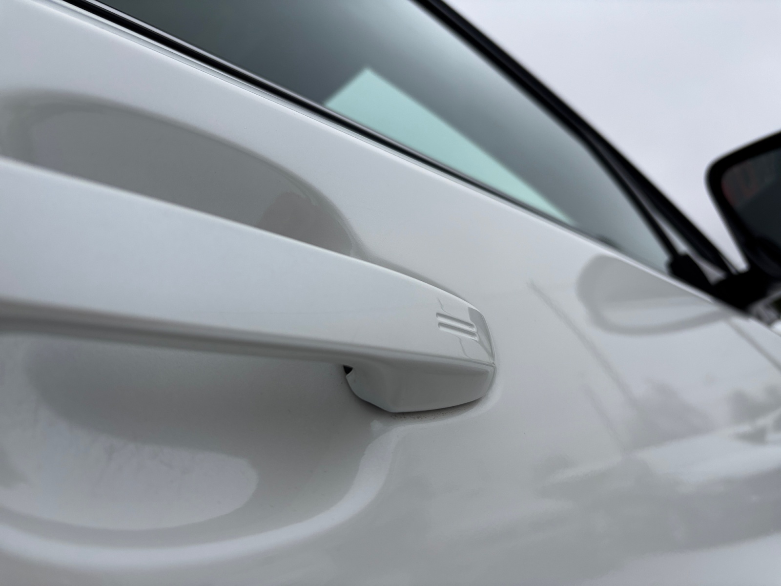 NMTKZ3BX90R007387_19_feature-4