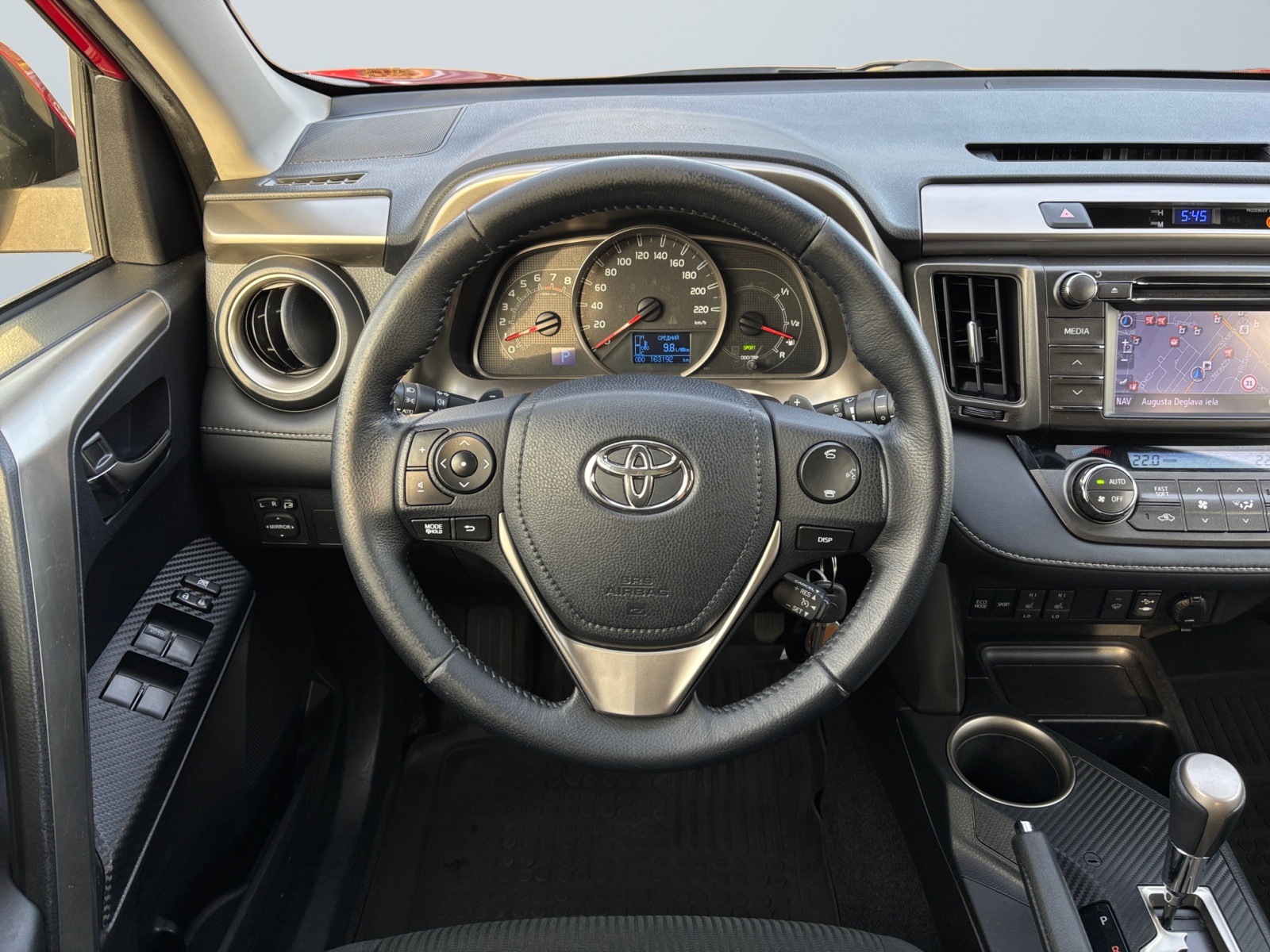 RAV4RESLDBDMBBJVV_11_steering-wheel-driver