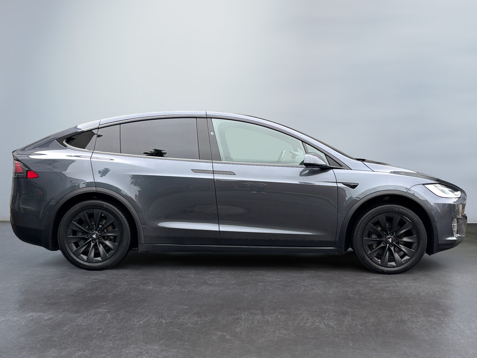 TESLSHDLBNNVVNBCB_05_side-right