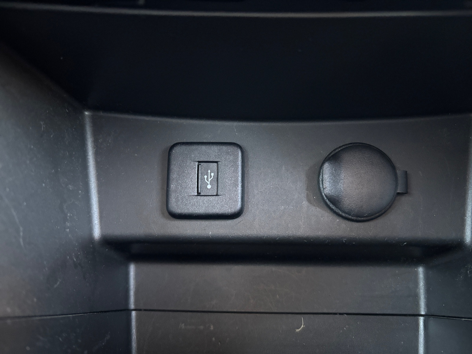 TSMLYDA1S00838428_16_feature-1