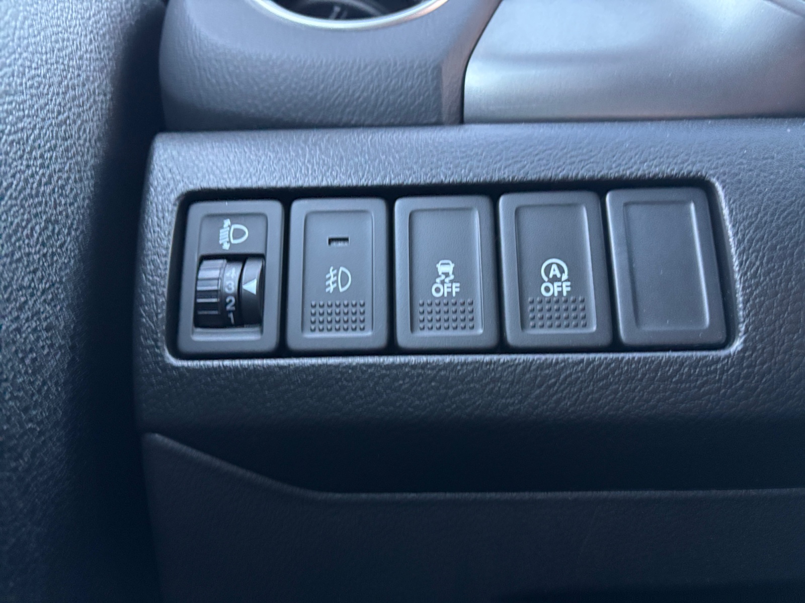 TSMLYDA1S00838428_17_feature-2