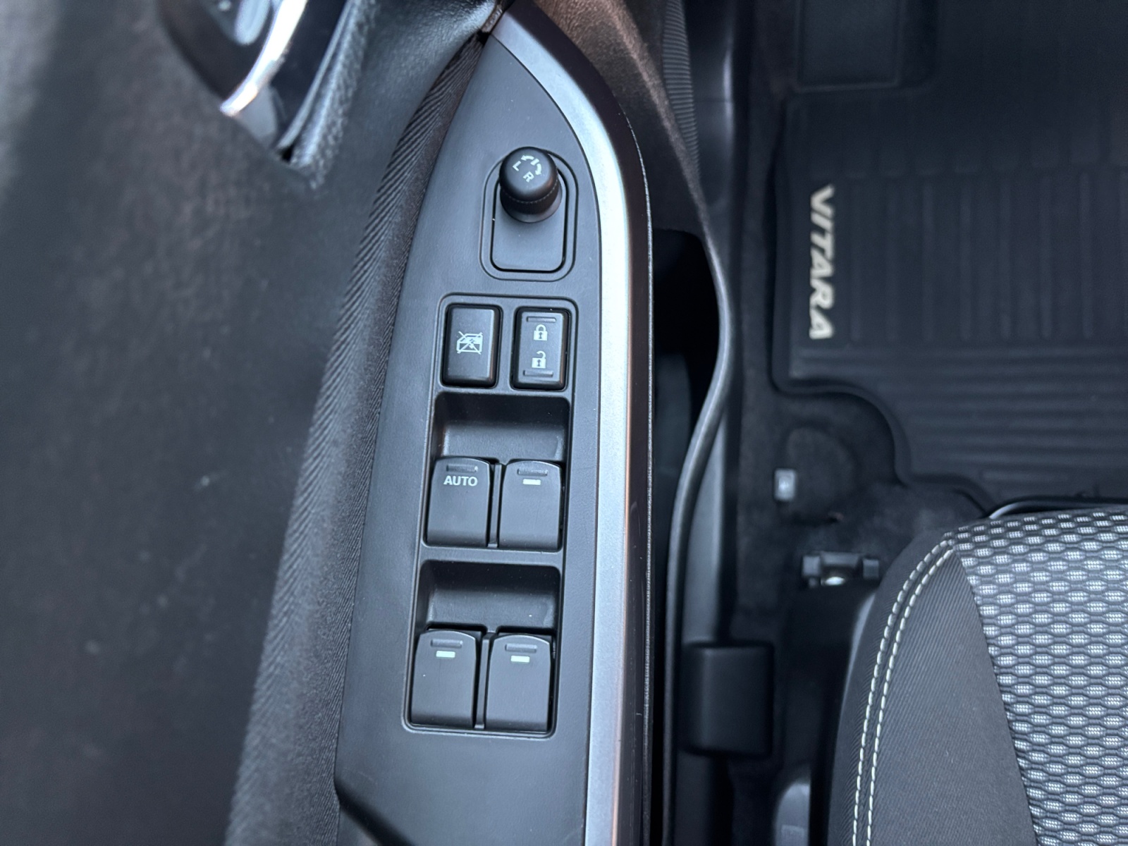 TSMLYDA1S00838428_19_feature-4