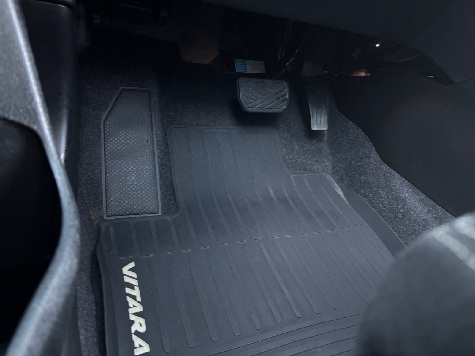 TSMLYDA1S00838428_21_feature-6