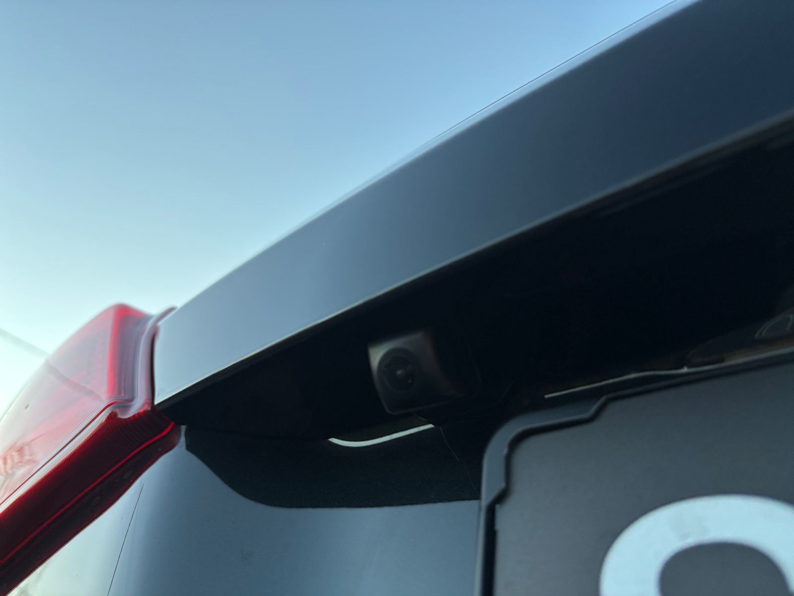 TSMLYDA1S00838428_22_feature-7-1