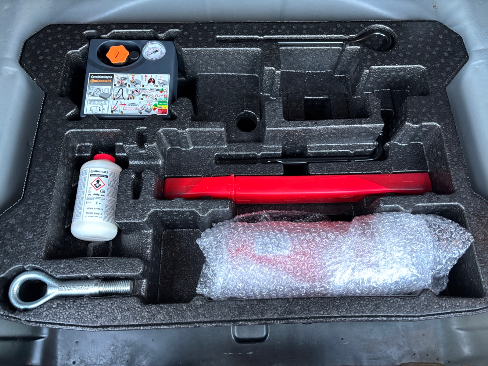 TSMLYDA1S00838428_24_feature-9