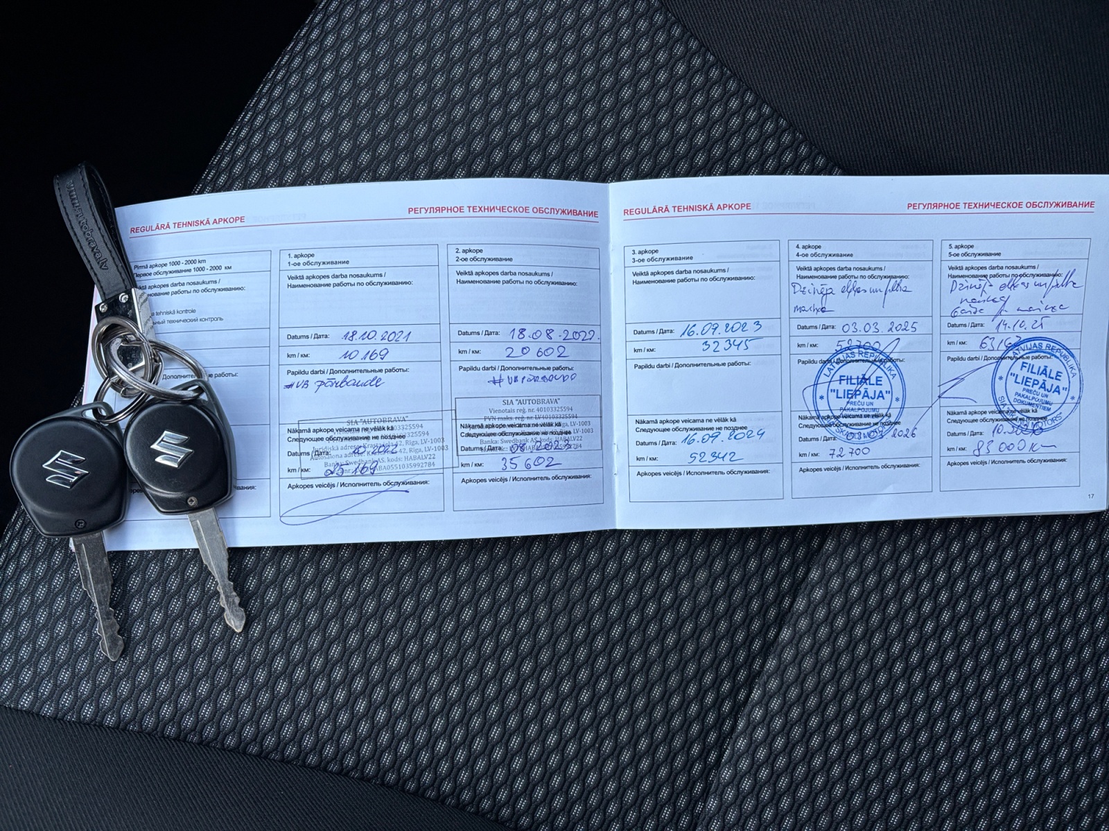 TSMLYDA1S00838428_28_feature-13