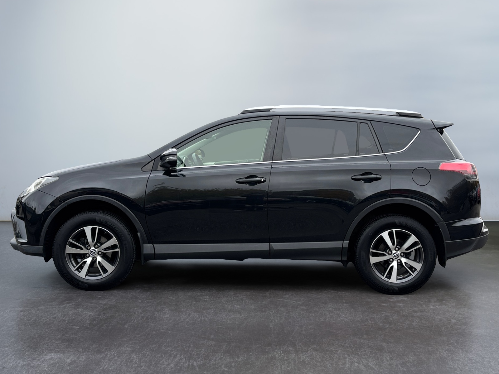 TYTARAV42016ATBLA_01_side-left