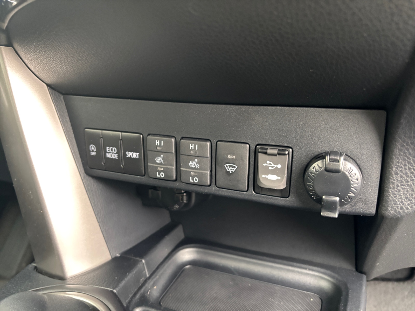 TYTARAV42016ATBLA_15_feature