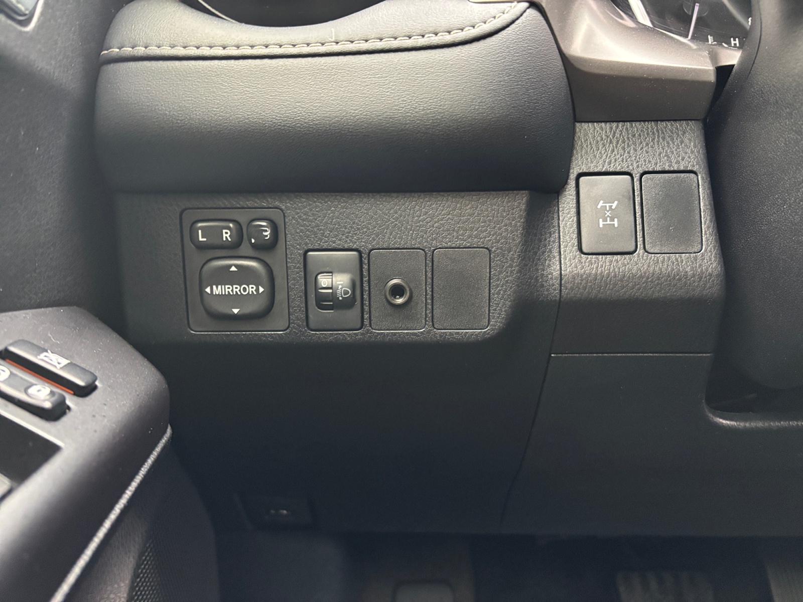 TYTARAV42016ATBLA_16_feature-1