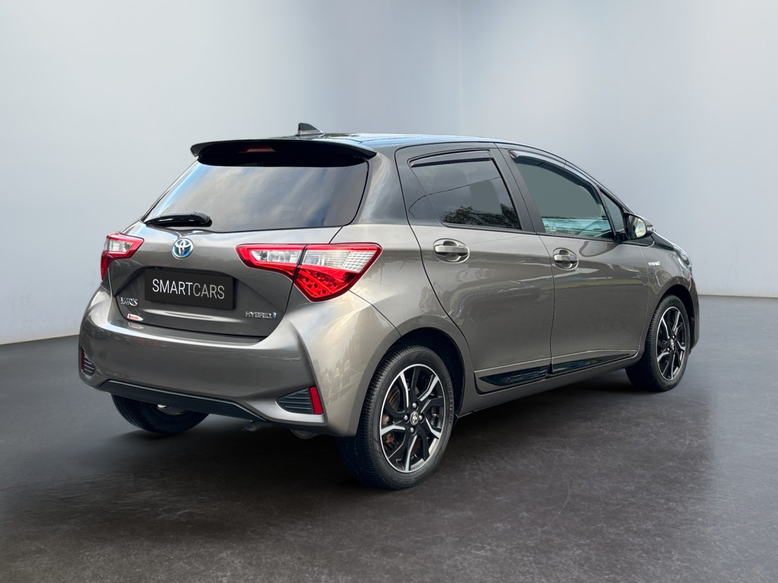 TYTAYARS2018BRWNH_04_rear-right