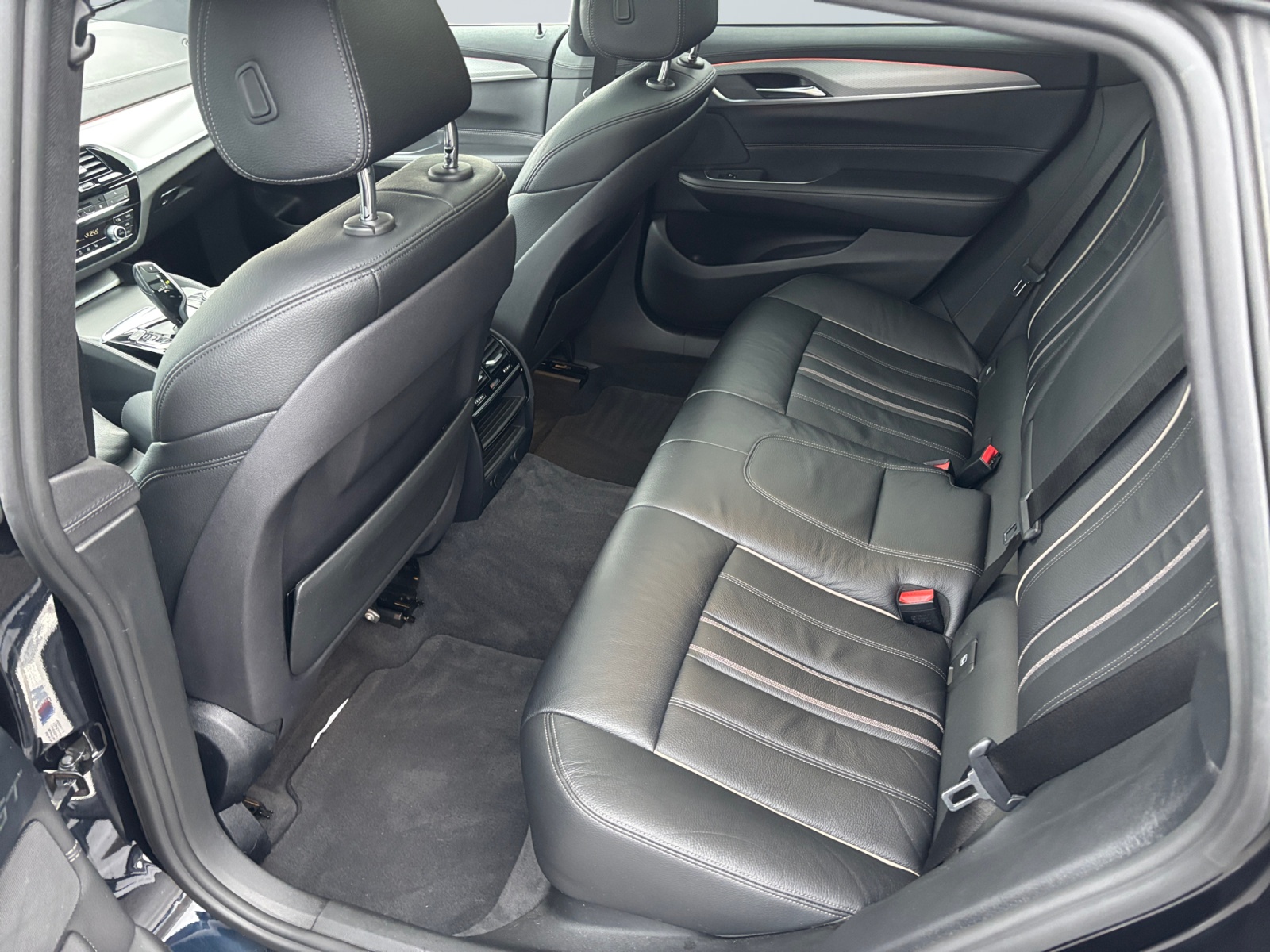 WBAJW81090BK59846_12_rear-row-driver