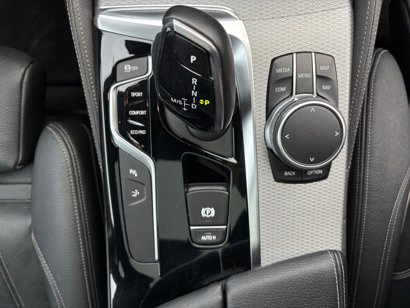 WBAJW81090BK59846_15_feature