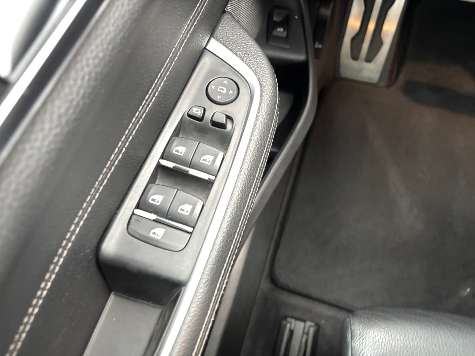 WBAJW81090BK59846_21_feature-6