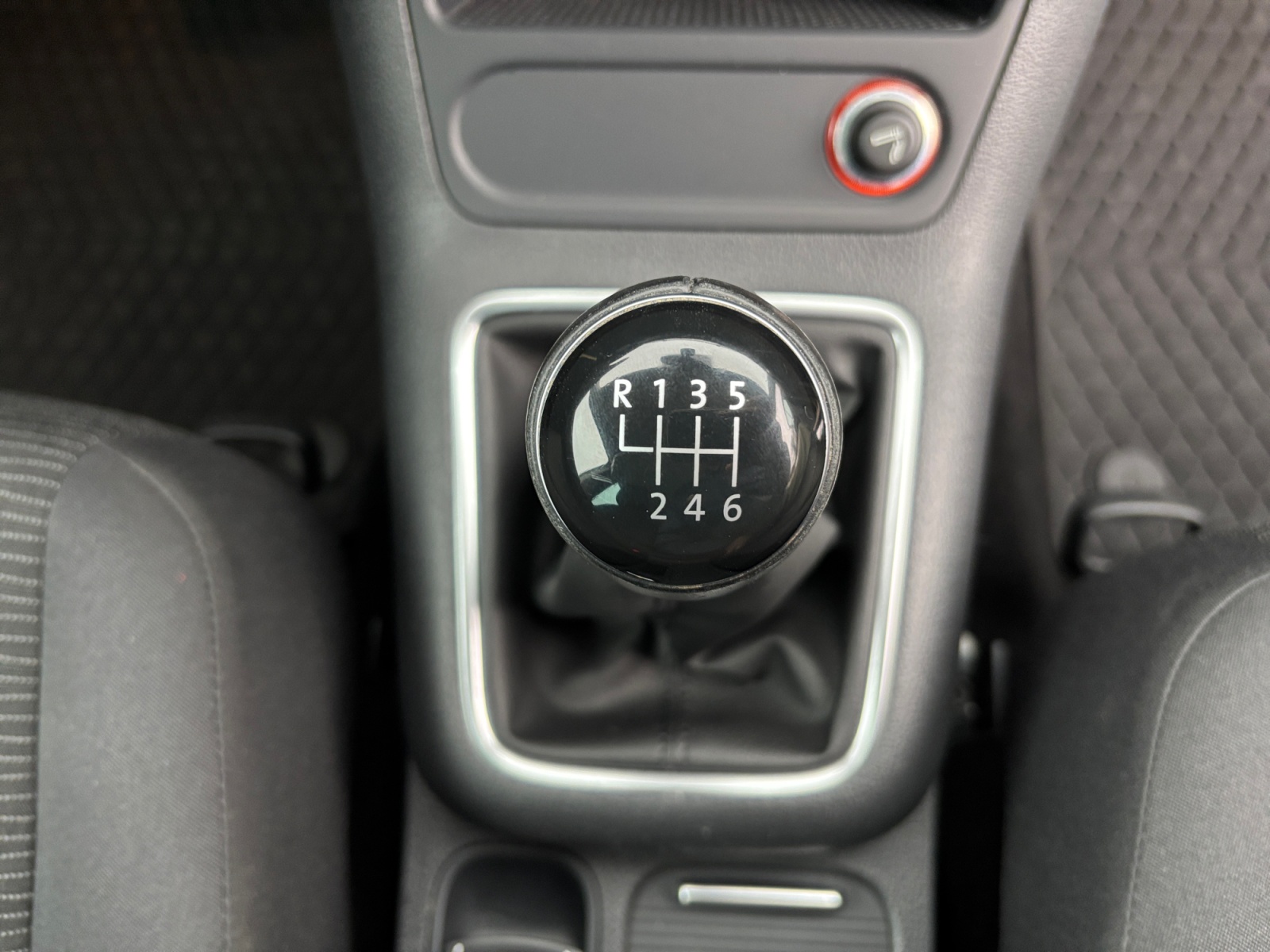 WVGZZZ5NZGW097211_18_feature-3