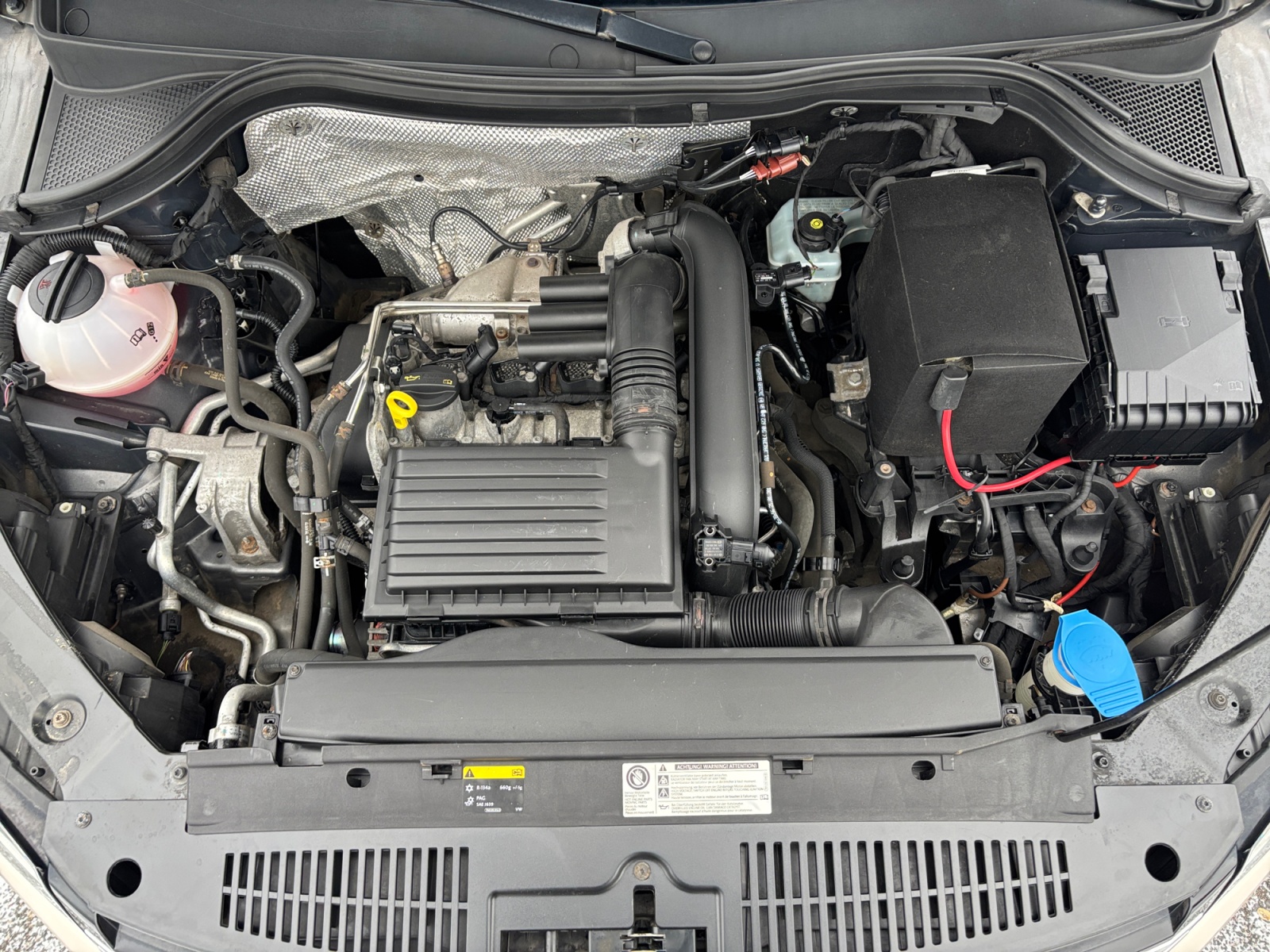 WVGZZZ5NZGW097211_23_feature-8