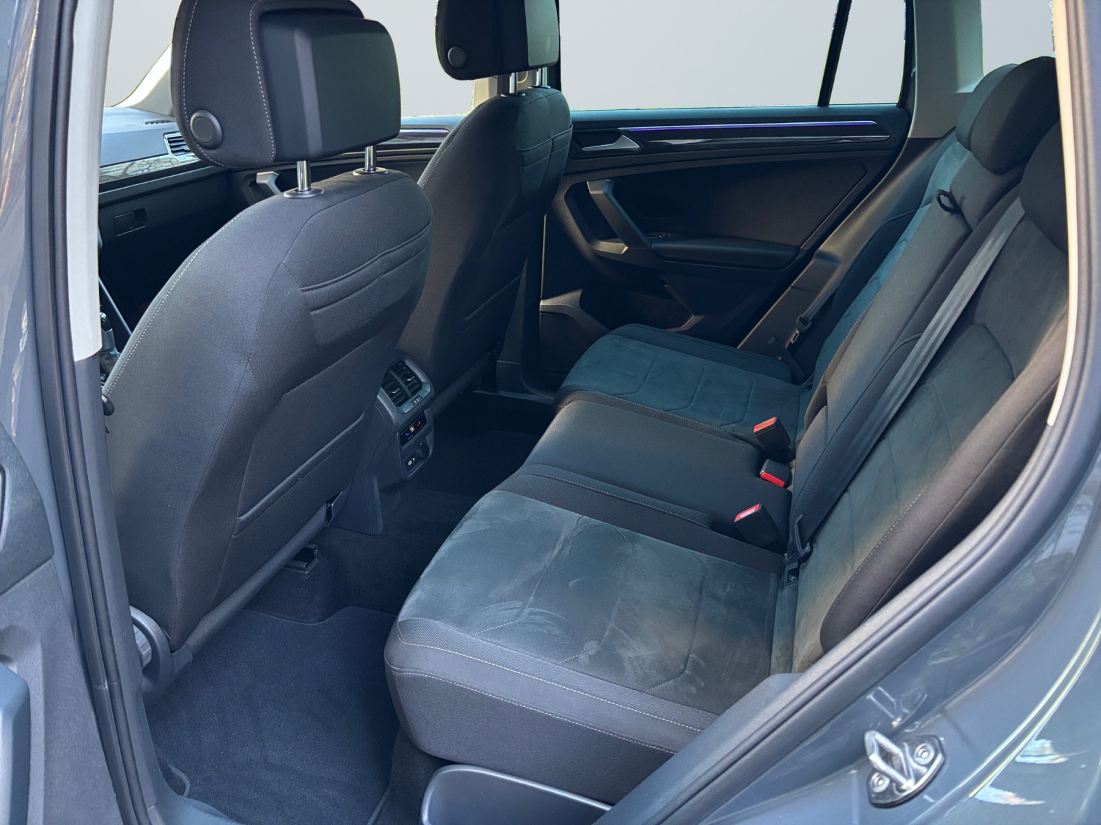 WVGZZZ5NZNW014872_12_rear-row-driver