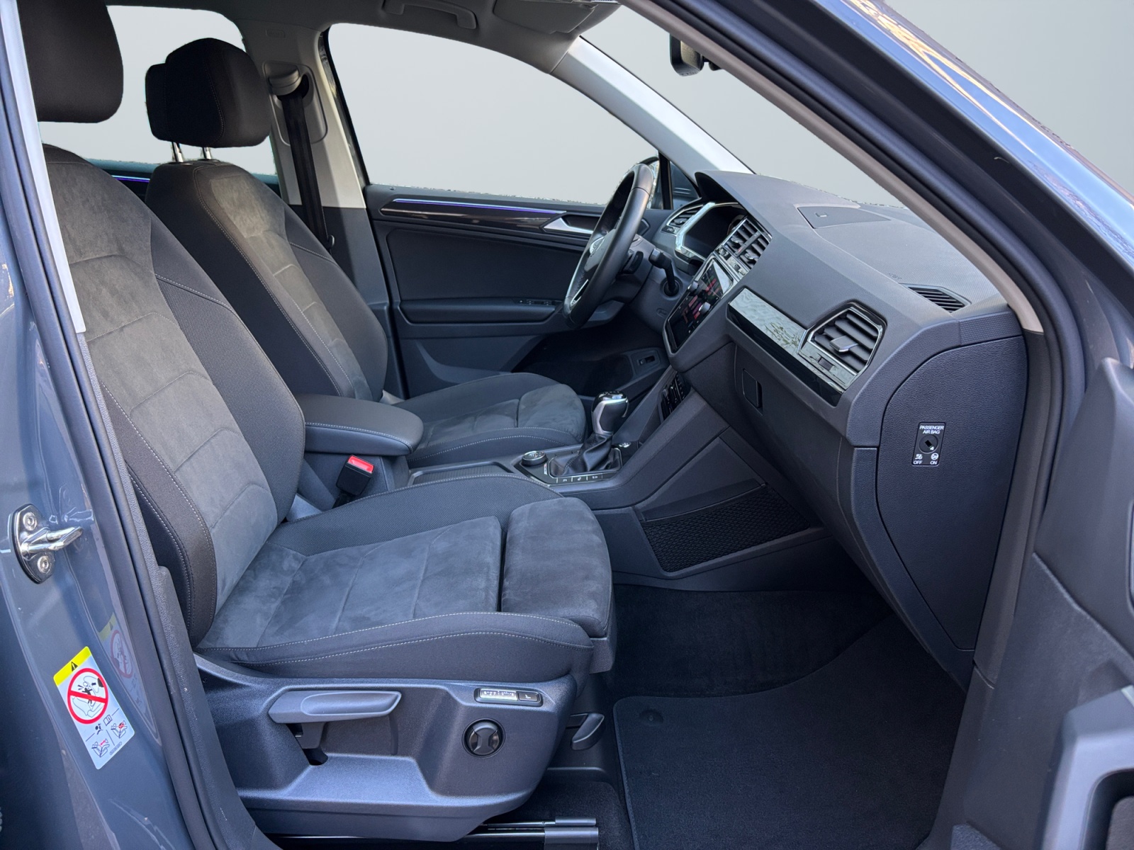 WVGZZZ5NZNW014872_14_enter-codriver-driver