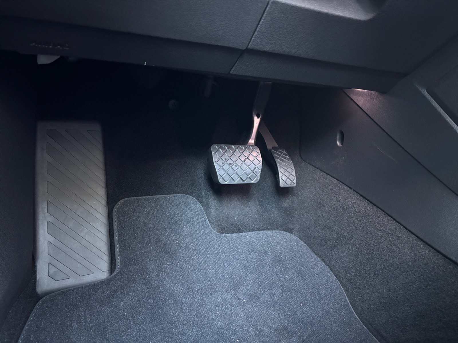 WVGZZZ5NZNW014872_18_feature-3-1