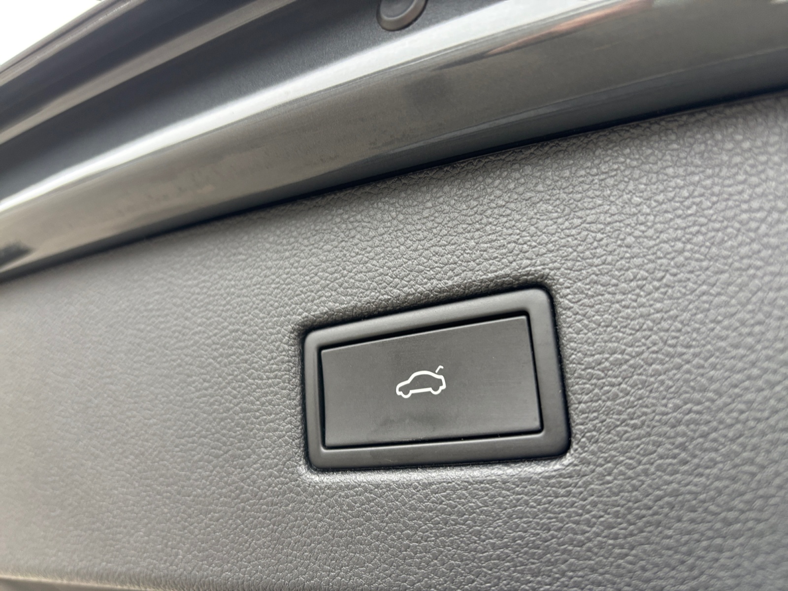 WVTGUAN2021GREY4M_27_feature-12