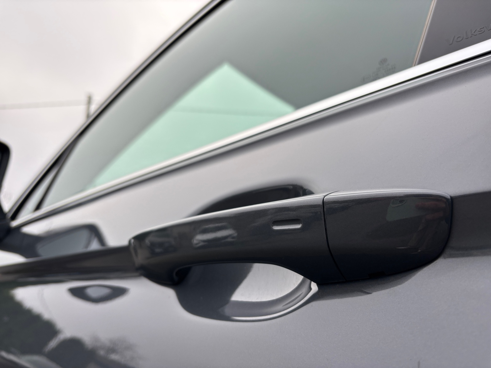 WVTGUAN2021GREY4M_28_feature-13