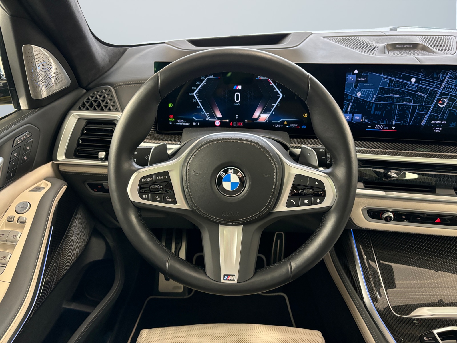 X7HDKDNDLDBDKSVSK_12_steering-wheel-driver