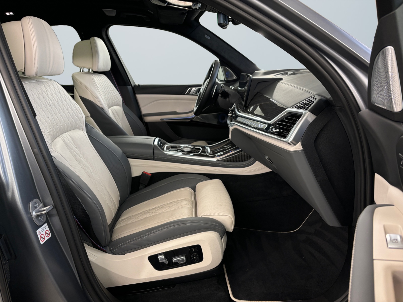 X7HDKDNDLDBDKSVSK_15_enter-codriver-driver