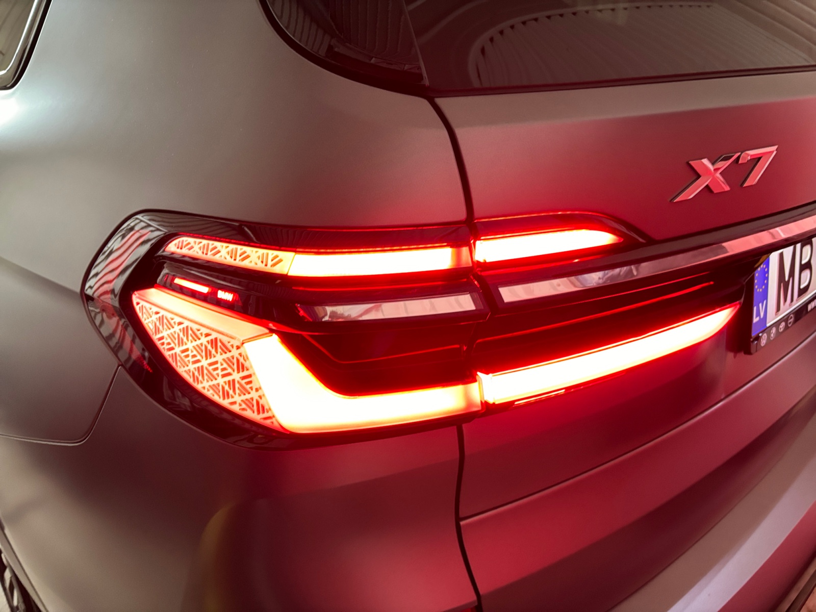 X7HDKDNDLDBDKSVSK_23_feature-7