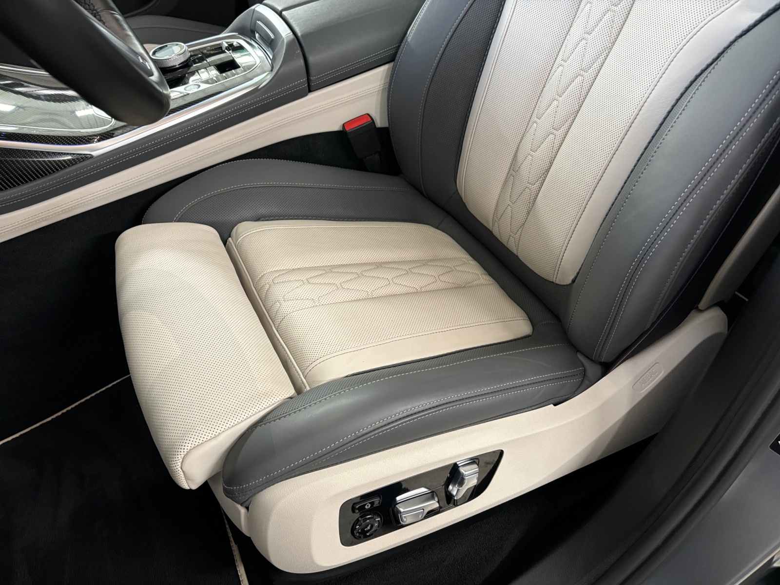 X7HDKDNDLDBDKSVSK_28_feature-12