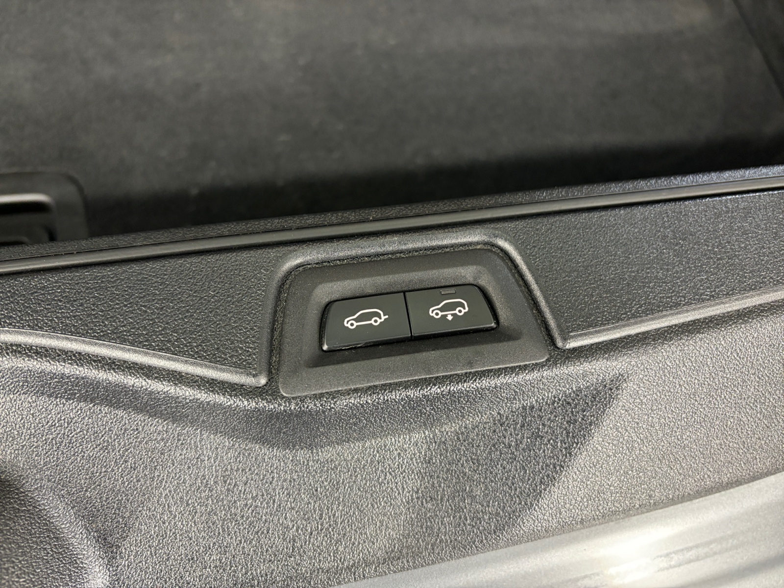 X7HDKDNDLDBDKSVSK_37_feature-21