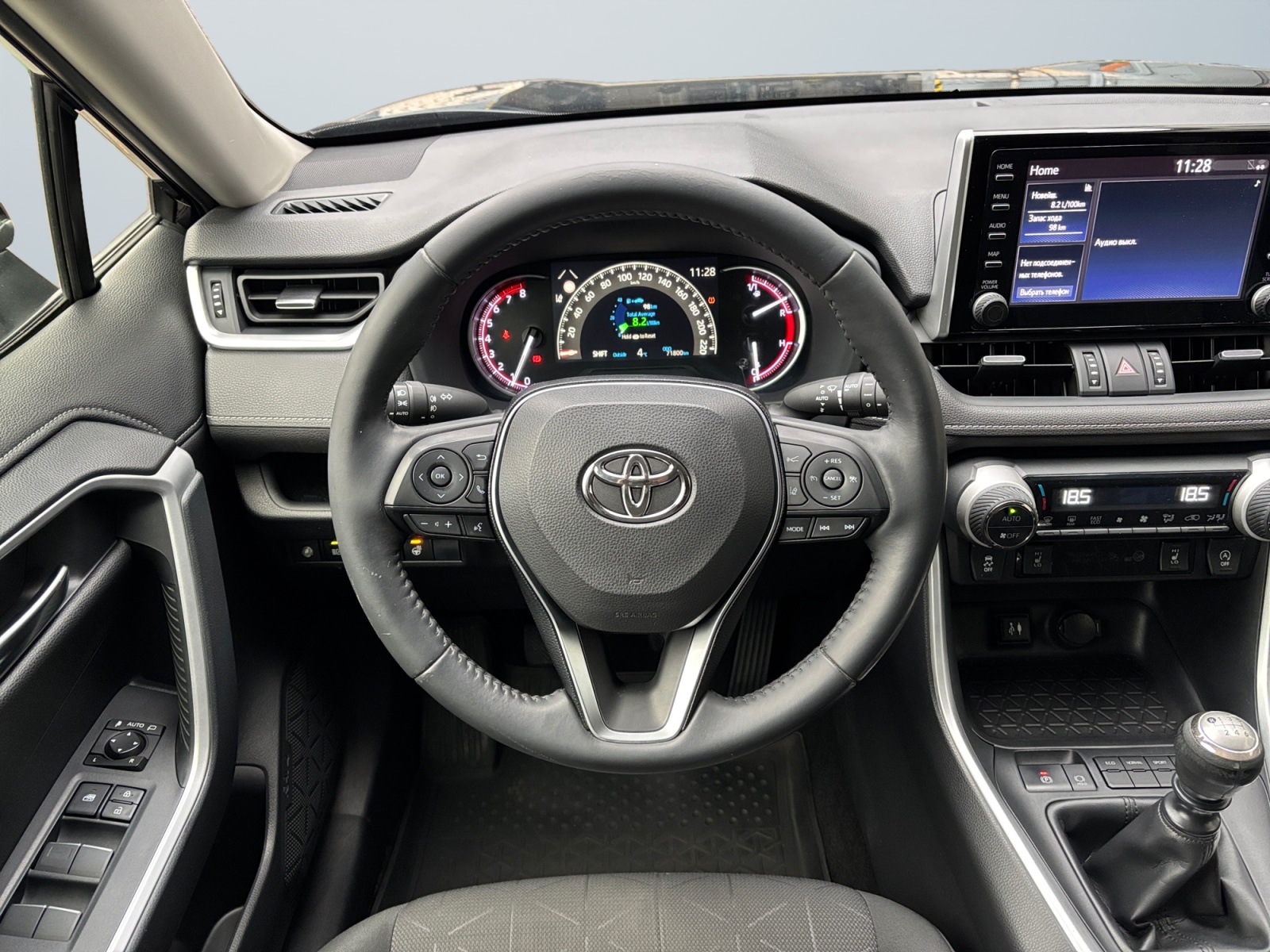 KSHDBDBDBJGFKGFFG_11_steering-wheel-driver