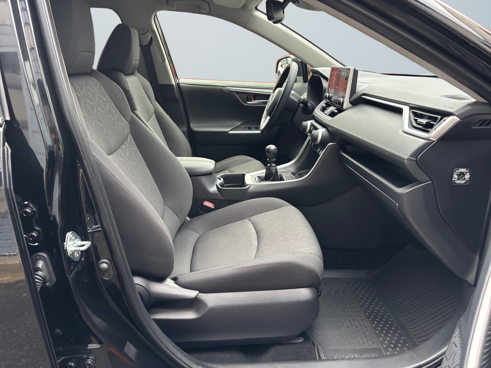 KSHDBDBDBJGFKGFFG_14_enter-codriver-driver